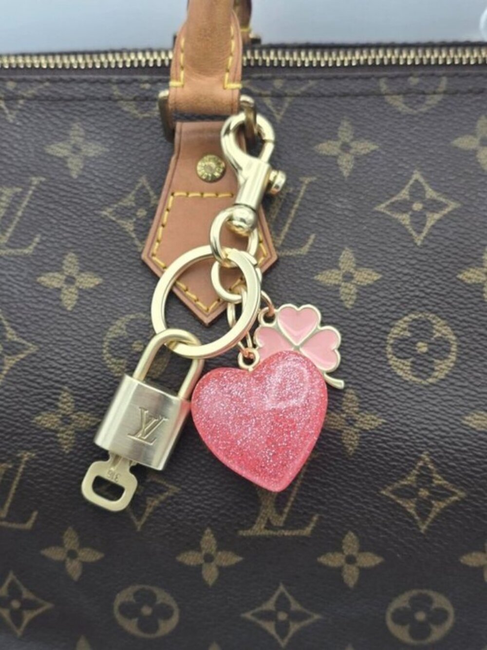 Authentic Louis Vuitton Gold Lock & Key ✨ Unbranded Heart Bag Charm Keychain - Picture 2 of 10